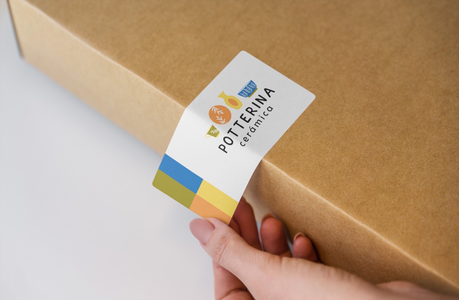 Etiqueta de Potterina con bloques de color sobre una caja