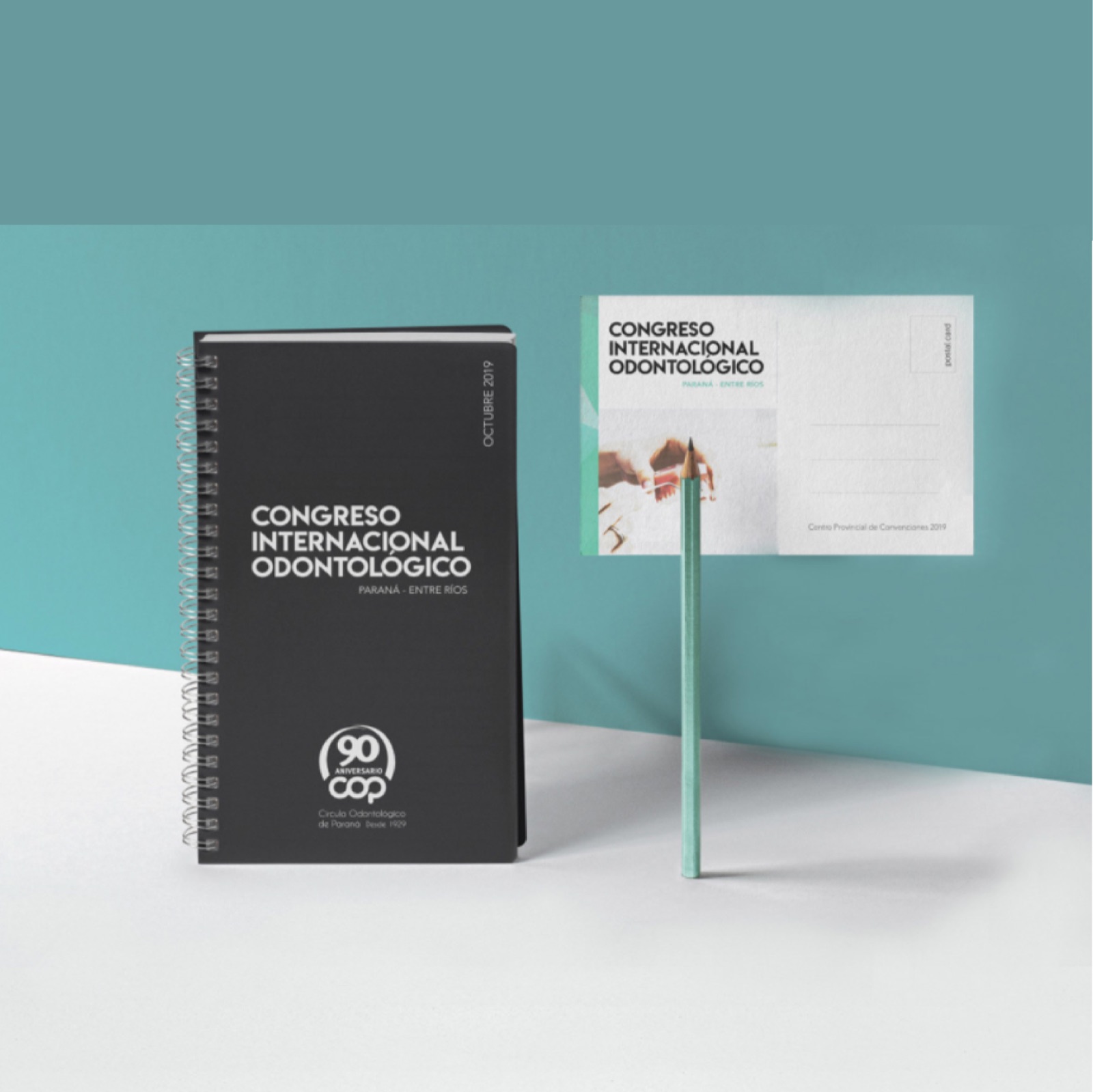 Cuaderno y postal del Congreso Internacional Odontológico